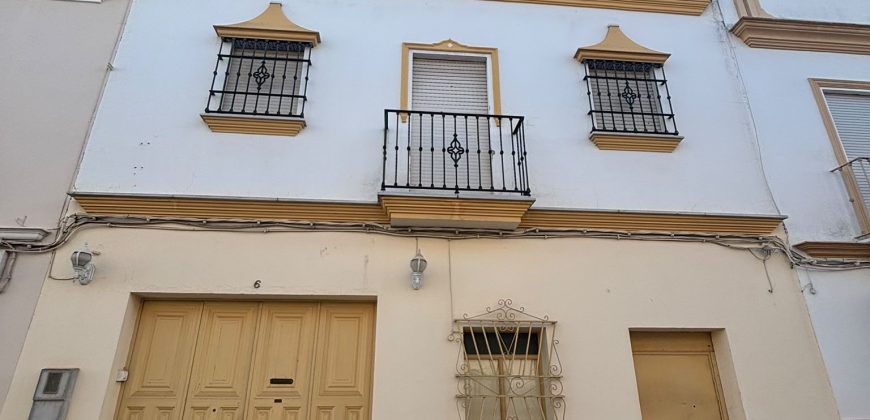 🏡¡VIVIENDA TOTALMENTE DIÁFANA DIVIDIDA EN 3 PLANTAS , ANTIGUA CARPINTERÍA !🏡