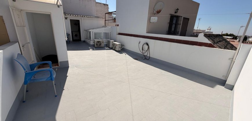 Acogedora Casa en Avenida de Pruna con Espacios Amplios y Confortables!! Morón de la Frontera.