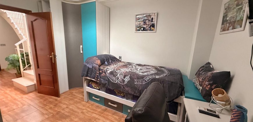 Acogedora Casa en Avenida de Pruna con Espacios Amplios y Confortables!! Morón de la Frontera.
