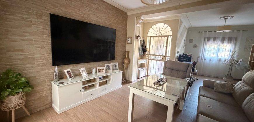 Acogedora Casa en Avenida de Pruna con Espacios Amplios y Confortables!! Morón de la Frontera.