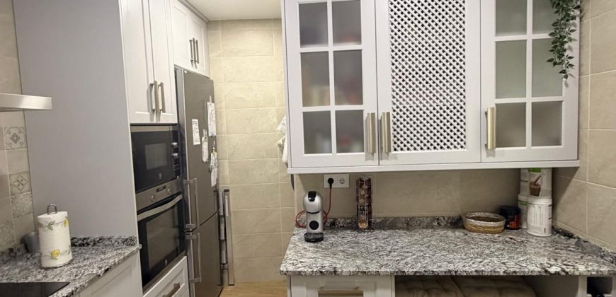 Acogedora Casa en Avenida de Pruna con Espacios Amplios y Confortables!! Morón de la Frontera.
