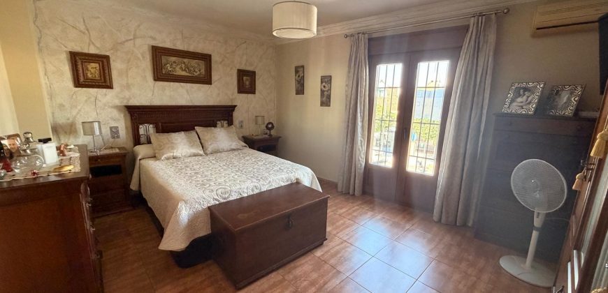 Acogedora Casa en Avenida de Pruna con Espacios Amplios y Confortables!! Morón de la Frontera.