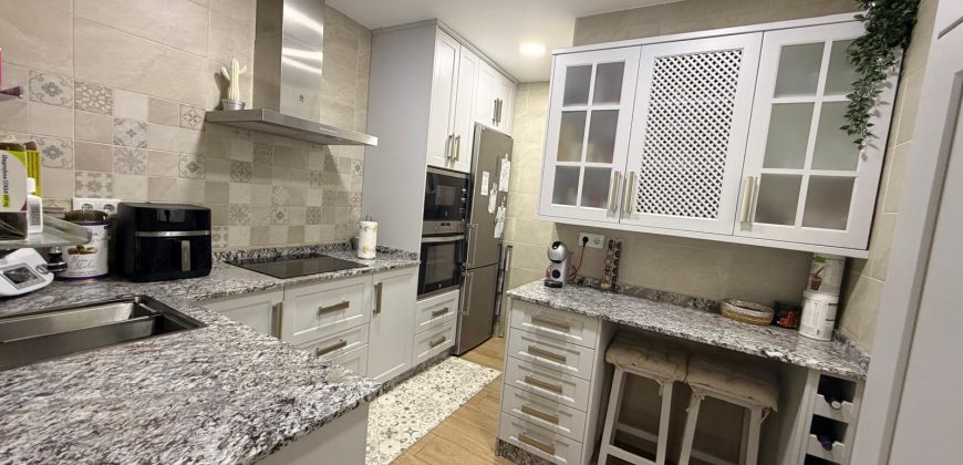 Acogedora Casa en Avenida de Pruna con Espacios Amplios y Confortables!! Morón de la Frontera.