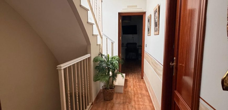 Acogedora Casa en Avenida de Pruna con Espacios Amplios y Confortables!! Morón de la Frontera.