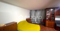 Castillete de esquina con amplio espacio exterior