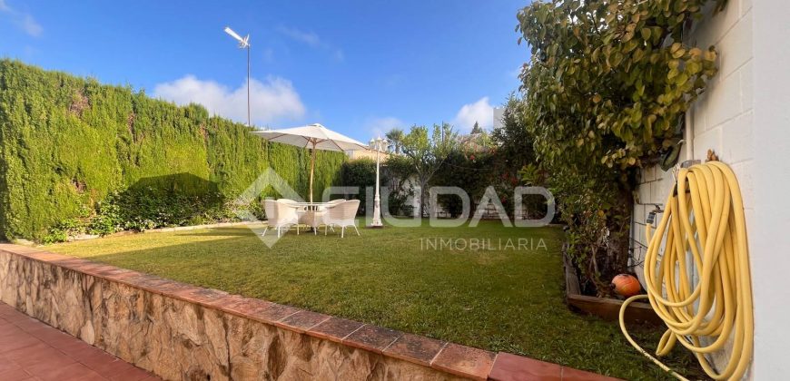 Castillete de esquina con amplio espacio exterior