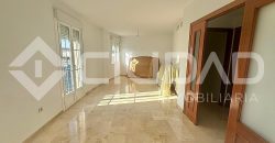 Piso con piscina comunitaria y garaje – Zona La Harinera, Las Cabezas de San Juan