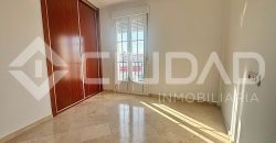 Piso con piscina comunitaria y garaje – Zona La Harinera, Las Cabezas de San Juan