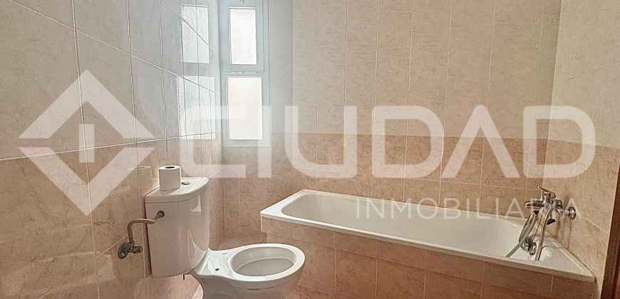Piso con piscina comunitaria y garaje – Zona La Harinera, Las Cabezas de San Juan