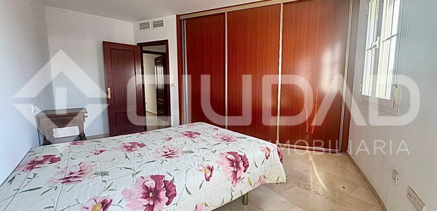 Piso con piscina comunitaria y garaje – Zona La Harinera, Las Cabezas de San Juan