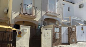 Amplia y Luminosa Vivienda con Atico en Ubicación Privilegiada Calle Vilches!