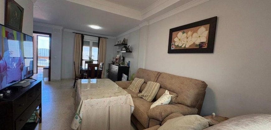 Amplia y Luminosa Vivienda con Atico en Ubicación Privilegiada Calle Vilches!