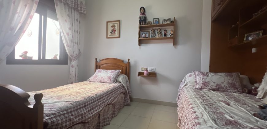 VIVIENDA CON COCHERA EN BARRIO LA GUITA/SAN MIGUEL.