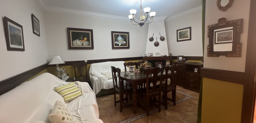 VIVIENDA CON COCHERA EN BARRIO LA GUITA/SAN MIGUEL.