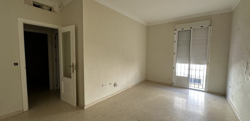 PISO EN PRIMERA PLANTA EN BARRIO LA GUITA