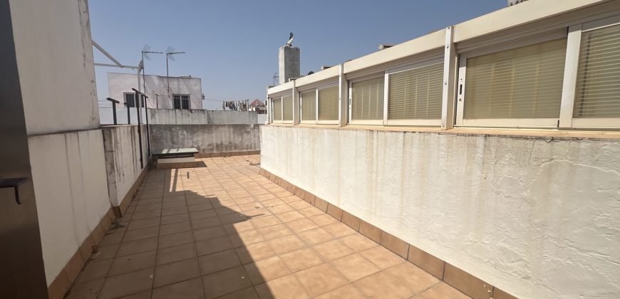 VIVIENDA CON COCHERA EN BARRIO LA GUITA/SAN MIGUEL.