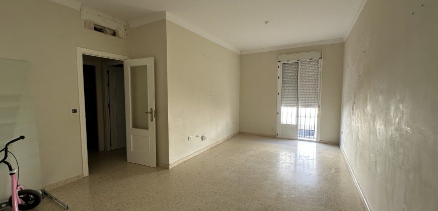 PISO EN PRIMERA PLANTA EN BARRIO LA GUITA