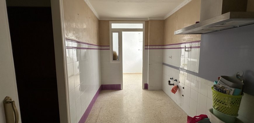 PISO EN PRIMERA PLANTA EN BARRIO LA GUITA
