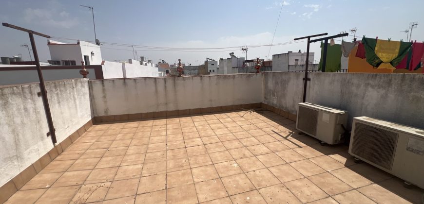 VIVIENDA CON COCHERA EN BARRIO LA GUITA/SAN MIGUEL.