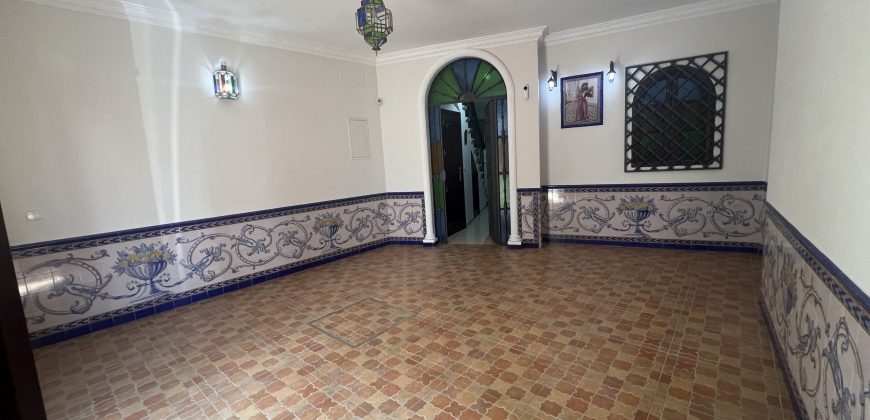 VIVIENDA CON COCHERA EN BARRIO LA GUITA/SAN MIGUEL.