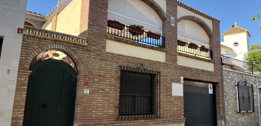CHALET ADOSADO REFORMADO EN EL HIGUERAL