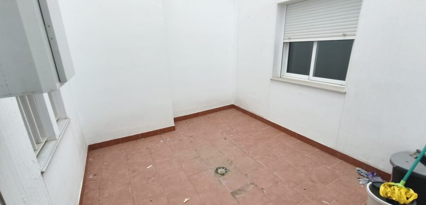 Piso en Planta Baja con Espacios Exteriores Privados!