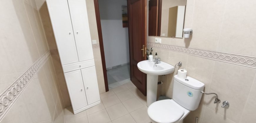 Piso en Planta Baja con Espacios Exteriores Privados!
