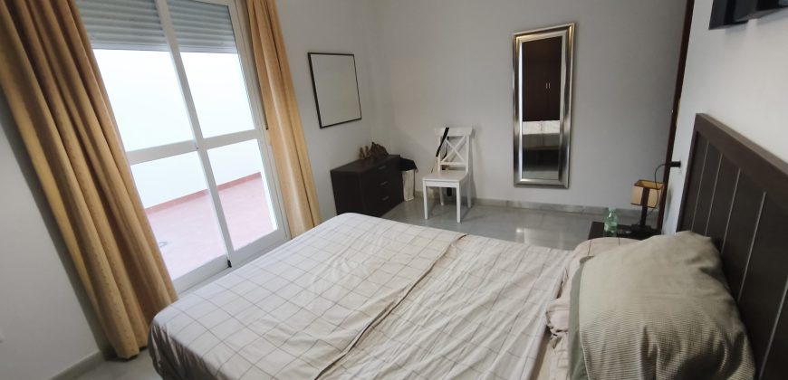 Piso en Planta Baja con Espacios Exteriores Privados!