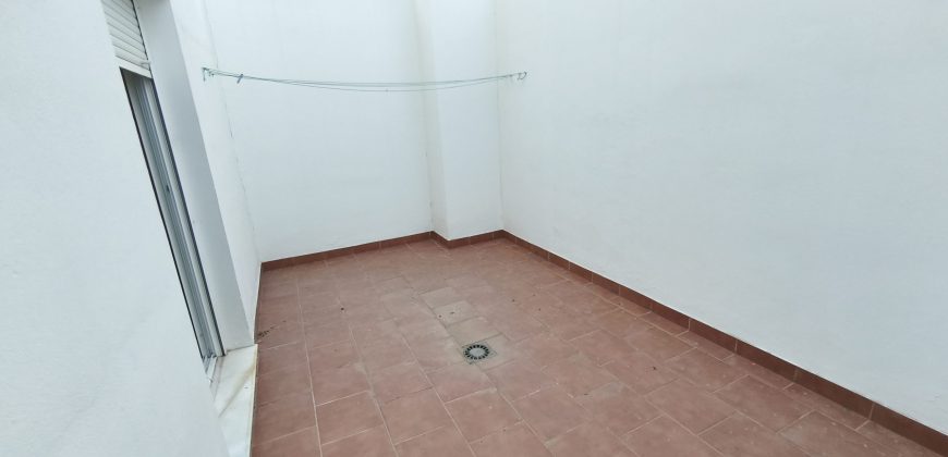 Piso en Planta Baja con Espacios Exteriores Privados!