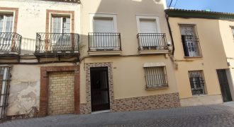 Piso en Planta Baja con Espacios Exteriores Privados!