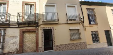Piso en Planta Baja con Espacios Exteriores Privados!