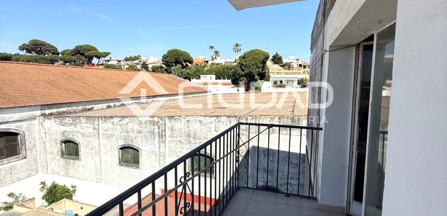 Piso de 3 habitaciones en Av. de Huelva