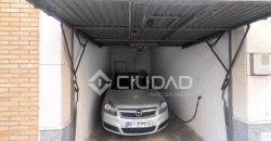 Local convertible en vivienda adosada junto al centro