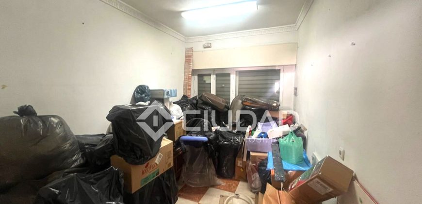 Local convertible en vivienda adosada junto al centro
