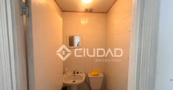 Local convertible en vivienda adosada junto al centro