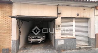 Local convertible en vivienda adosada junto al centro