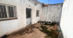 Local convertible en vivienda adosada junto al centro