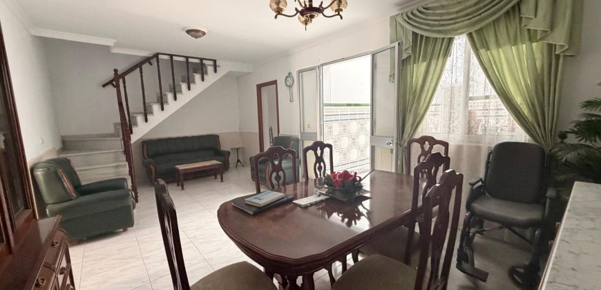 Amplia Casa en La Merced: Ideal para Familias o Inversores!