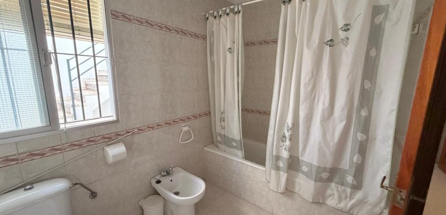 Amplia Casa en La Merced: Ideal para Familias o Inversores!