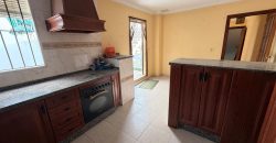 Amplia Casa en La Merced: Ideal para Familias o Inversores!