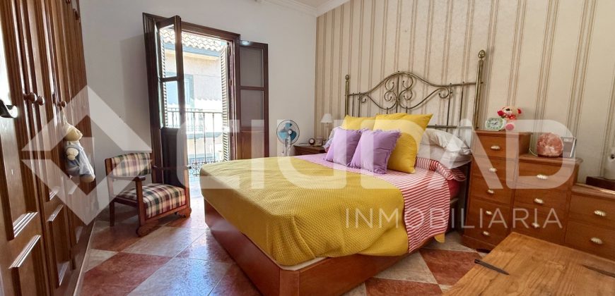 Casa de 3 plantas – Zona El Gamo, El Cuervo