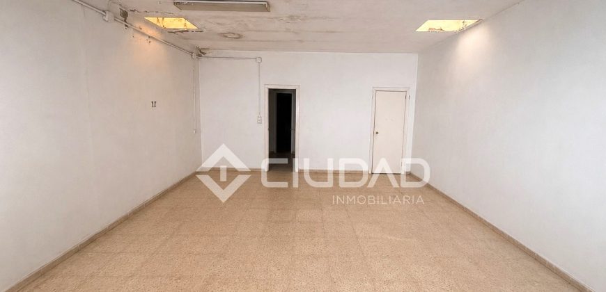 Local convertible en vivienda adosada junto al centro