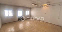 Local convertible en vivienda adosada junto al centro