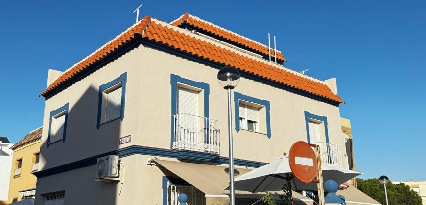 Espectacular Casa con Vistas a la Sierra y Amplios Espacios! Zona Alameda!