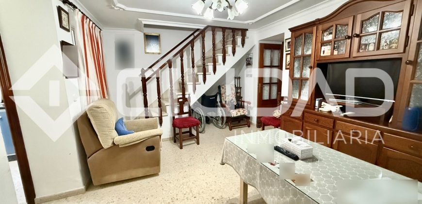 CASA EN VENTA EN ZONA CENTRO DE LAS CABEZAS DE SAN JUAN (SEVILLA)