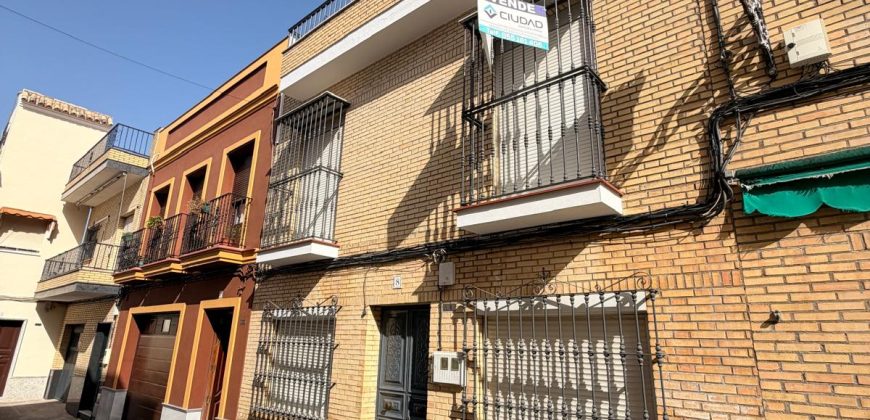 Amplia Casa en La Merced: Ideal para Familias o Inversores!