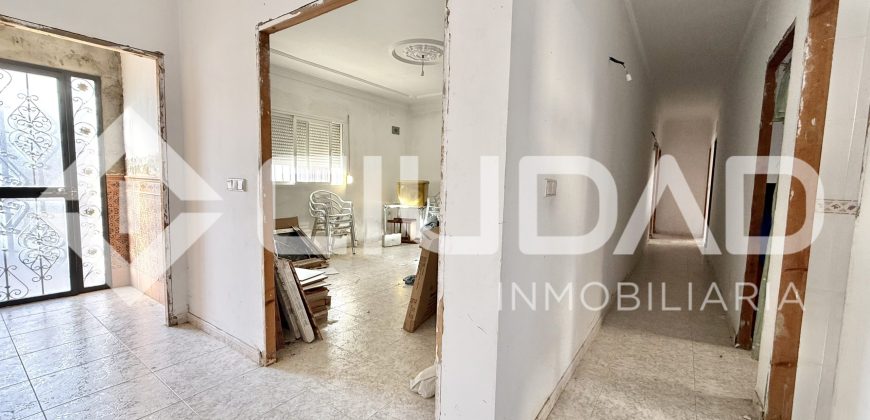 Casa en planta baja en esquina – El Cuervo