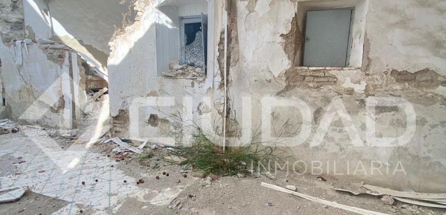 CASA PARA REHABILITAR O DERRIBAR EN EL SEMICENTRO DE LEBRIJA
