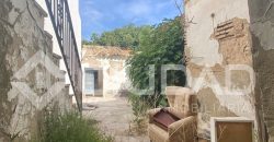 CASA PARA REHABILITAR O DERRIBAR EN EL SEMICENTRO DE LEBRIJA
