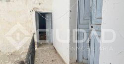 CASA PARA REHABILITAR O DERRIBAR EN EL SEMICENTRO DE LEBRIJA